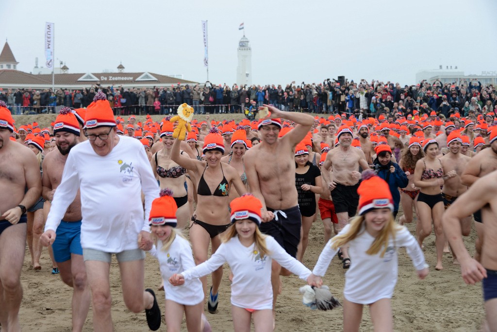 ../Images/Nieuwjaarsduik Noordwijk 2020 047.jpg